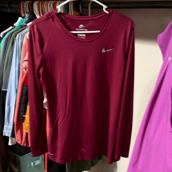 Nike Tops - Nike Women's Burgundy Long Sleeve Tee